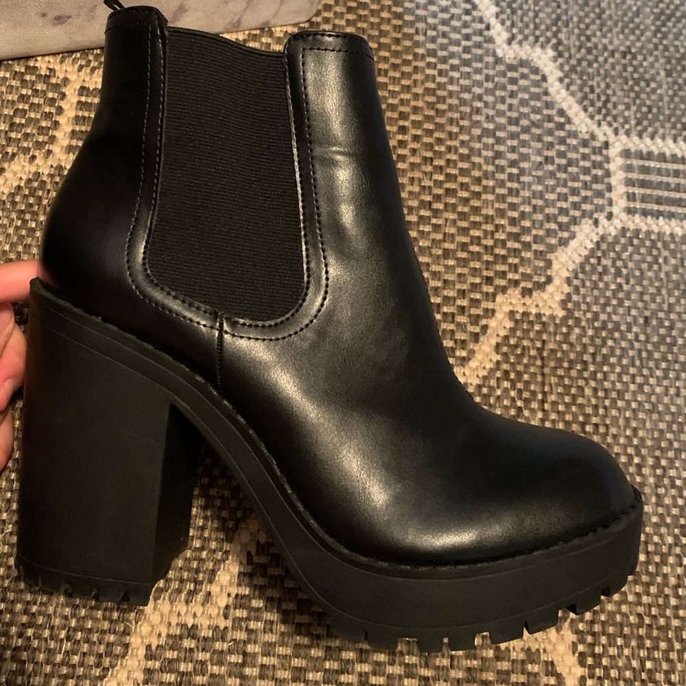 Chunky Chelsea Boots